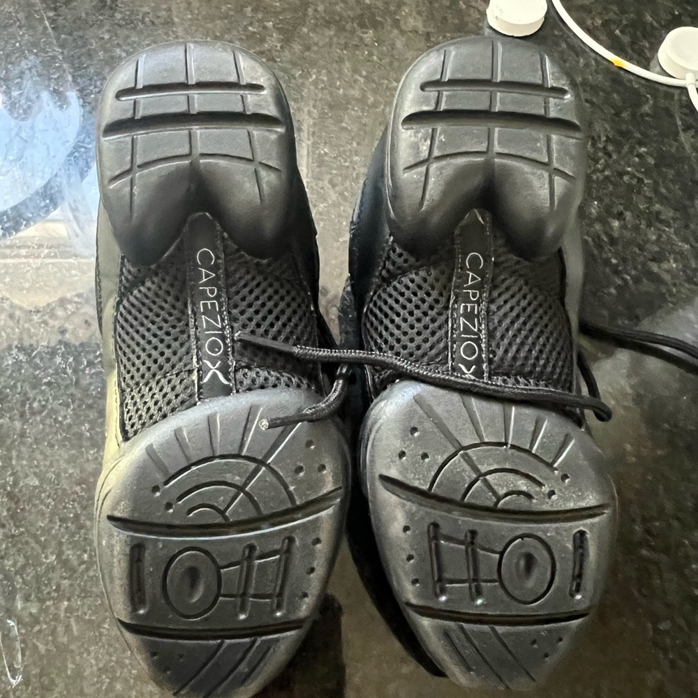Capezio hip hop dance sneaker worn only 2 times.